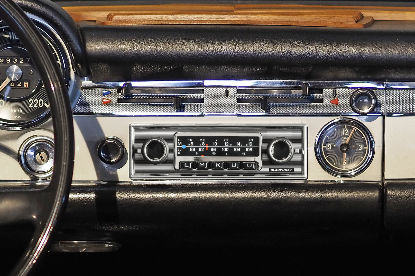 A Blaupunkt tucatnyi újdonsággal érkezik: retro autórádiók, DAB+, antennák és tolatókamerák