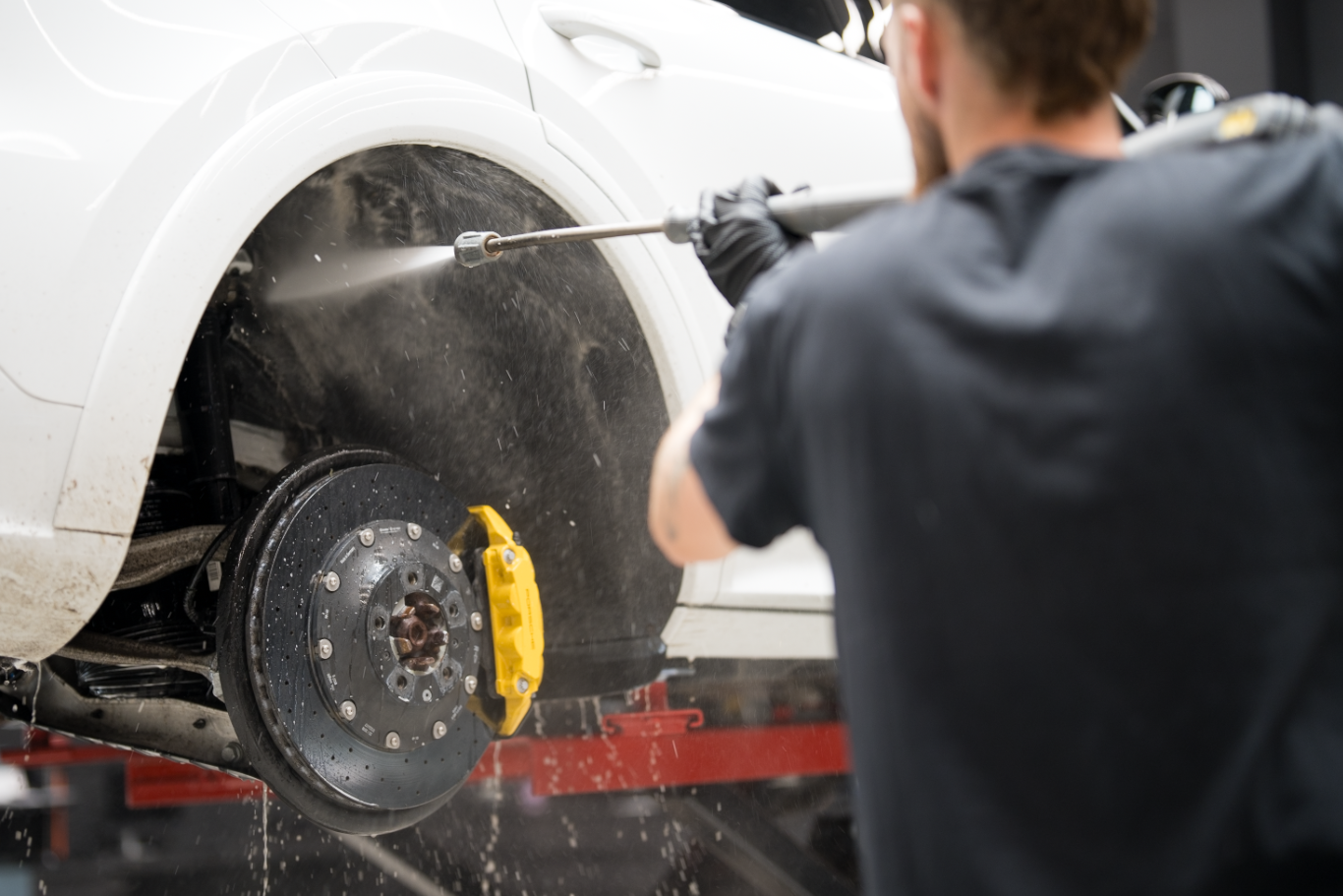 Hogyan lehet saját kezűleg felvinni a korróziógátló viaszt az alvázra?