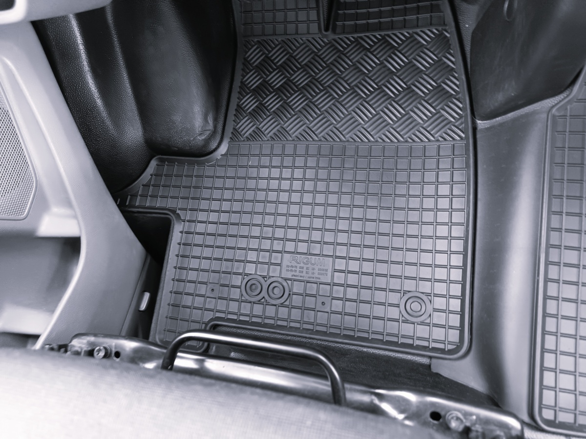 Rigum gumiszőnyegek Ford Transithoz (2014-)