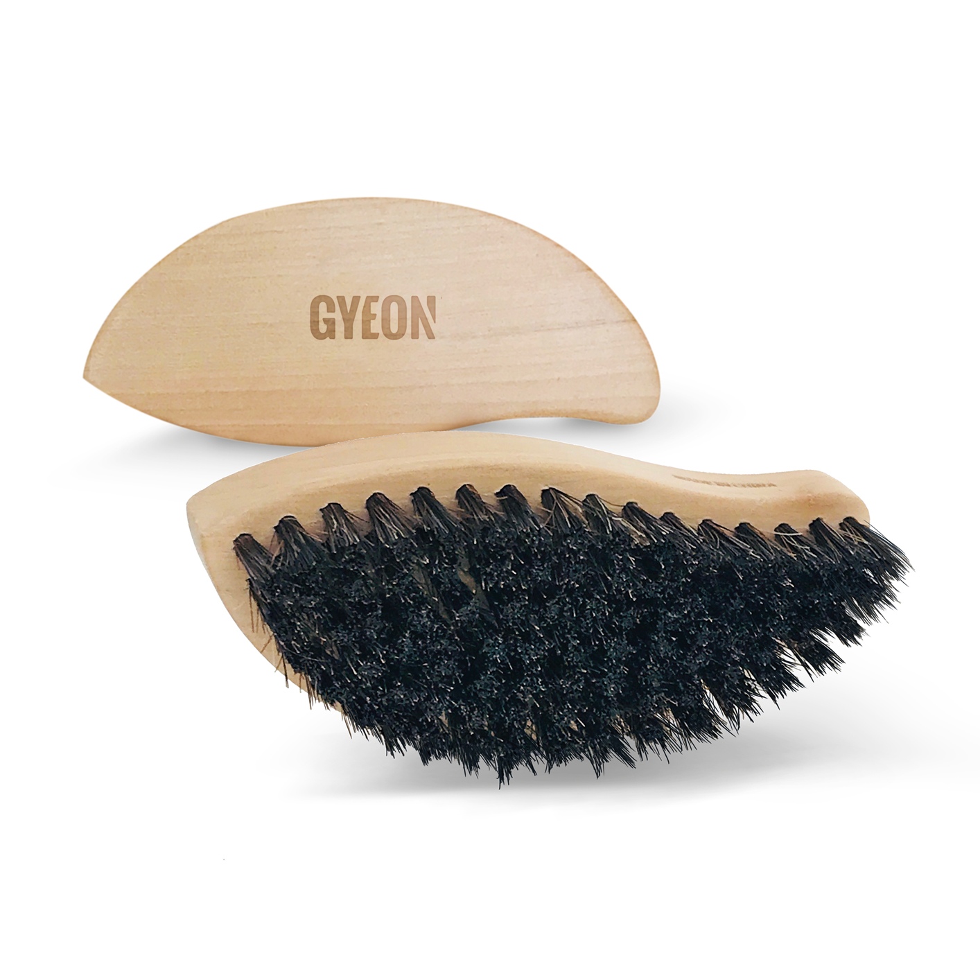 Gyeon Q2M LeatherBrush kefe bőrre